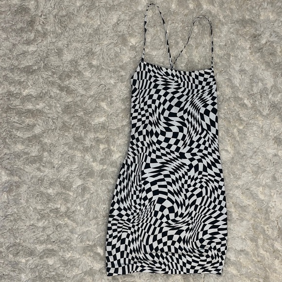 This is a checkered dress from H&M size small never worn - Picture 1 of 2